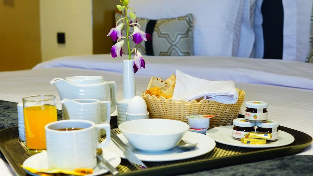 Al Muhaidb Al Takhasosi Suites Riyad Extérieur photo