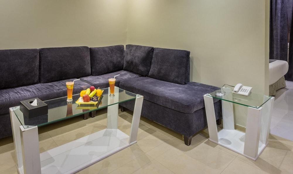 Al Muhaidb Al Takhasosi Suites Riyad Extérieur photo